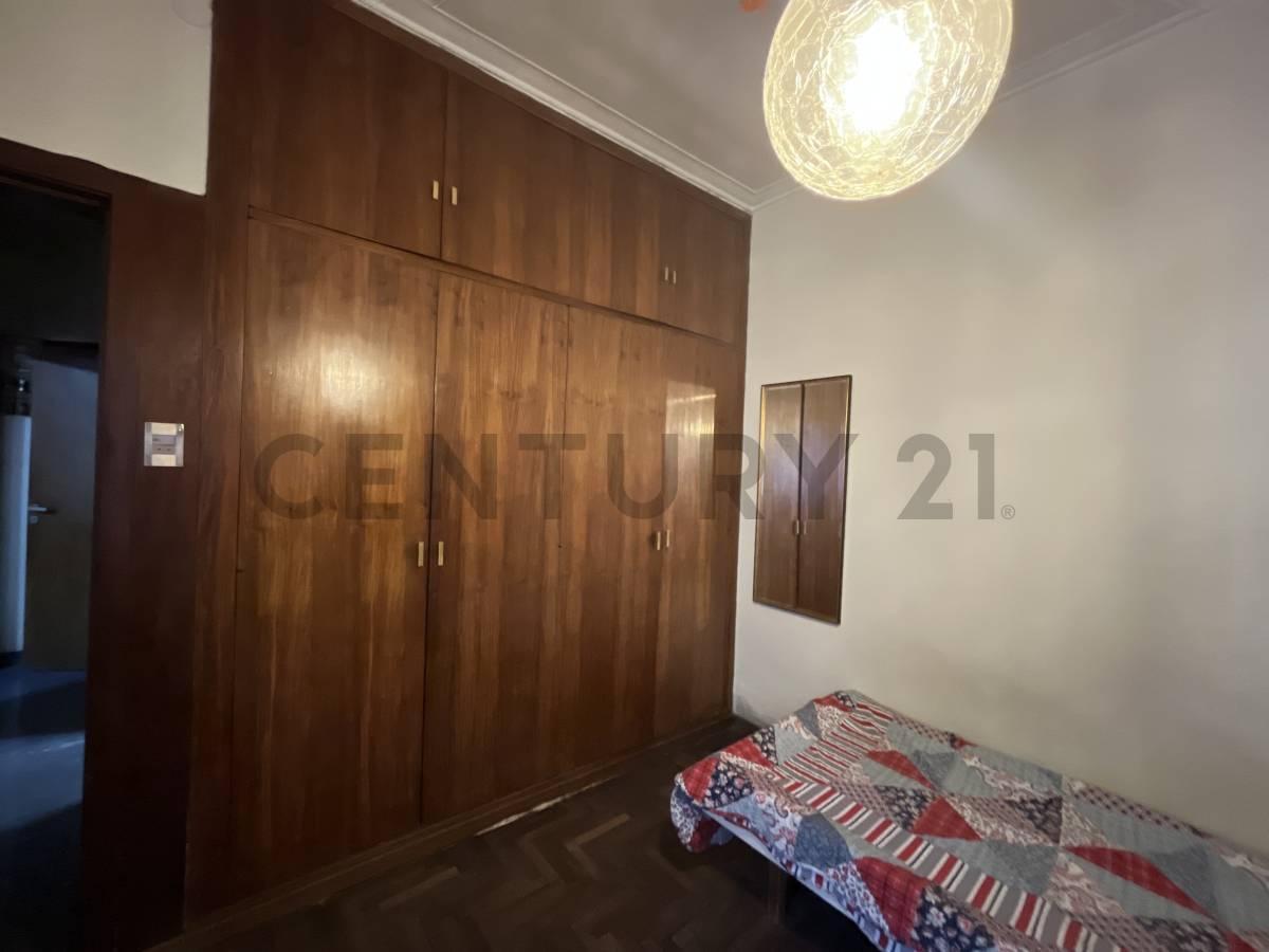Casa en venta en Berisso con local comercial adelante
