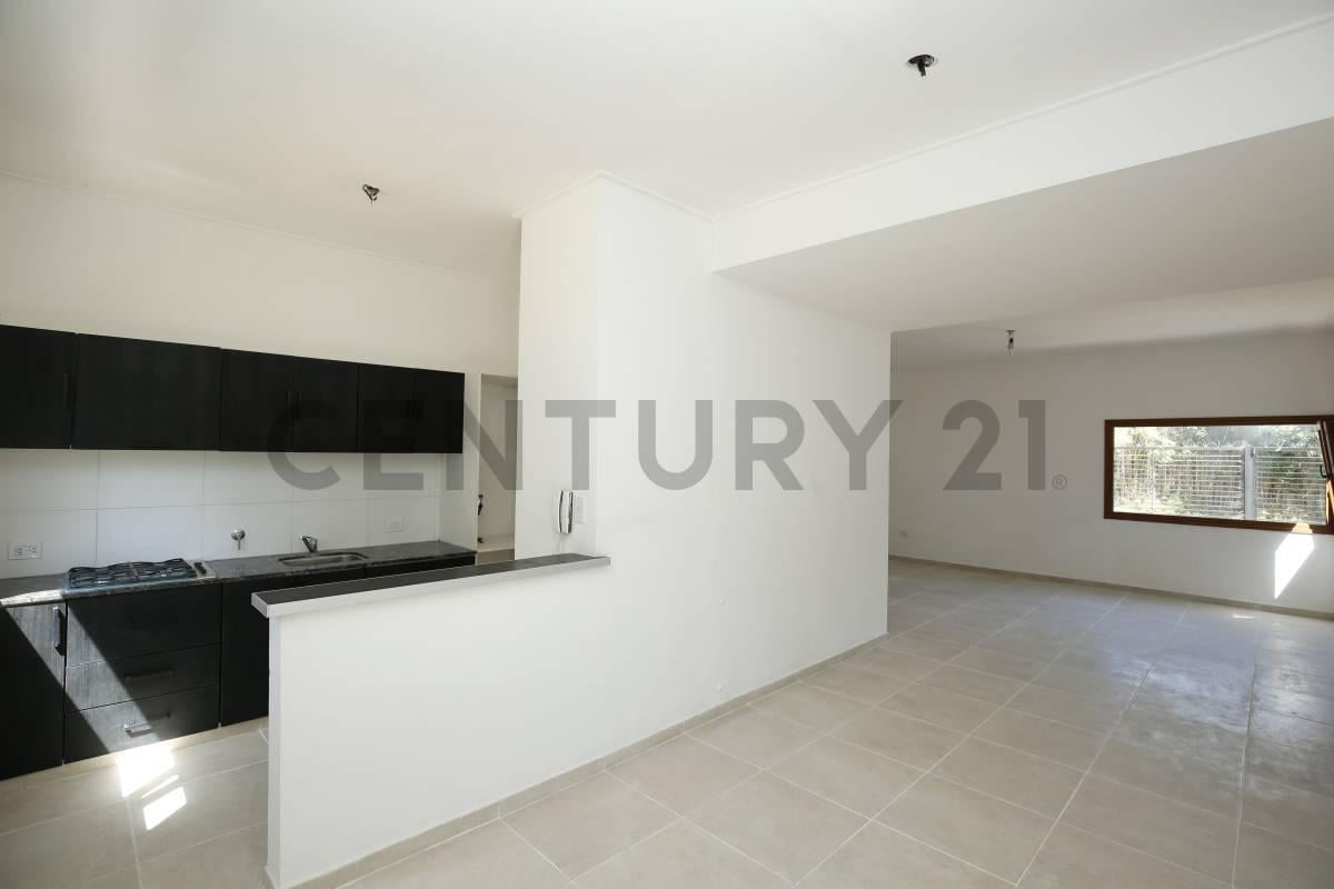 CASA A ESTRENAR EN VENTA EN GONNET 2 DORMITORIOS