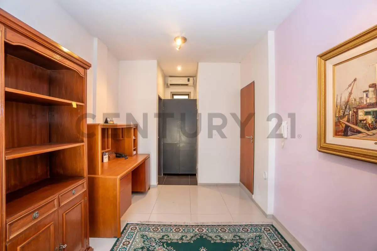 Oficina en venta en La Plata 3