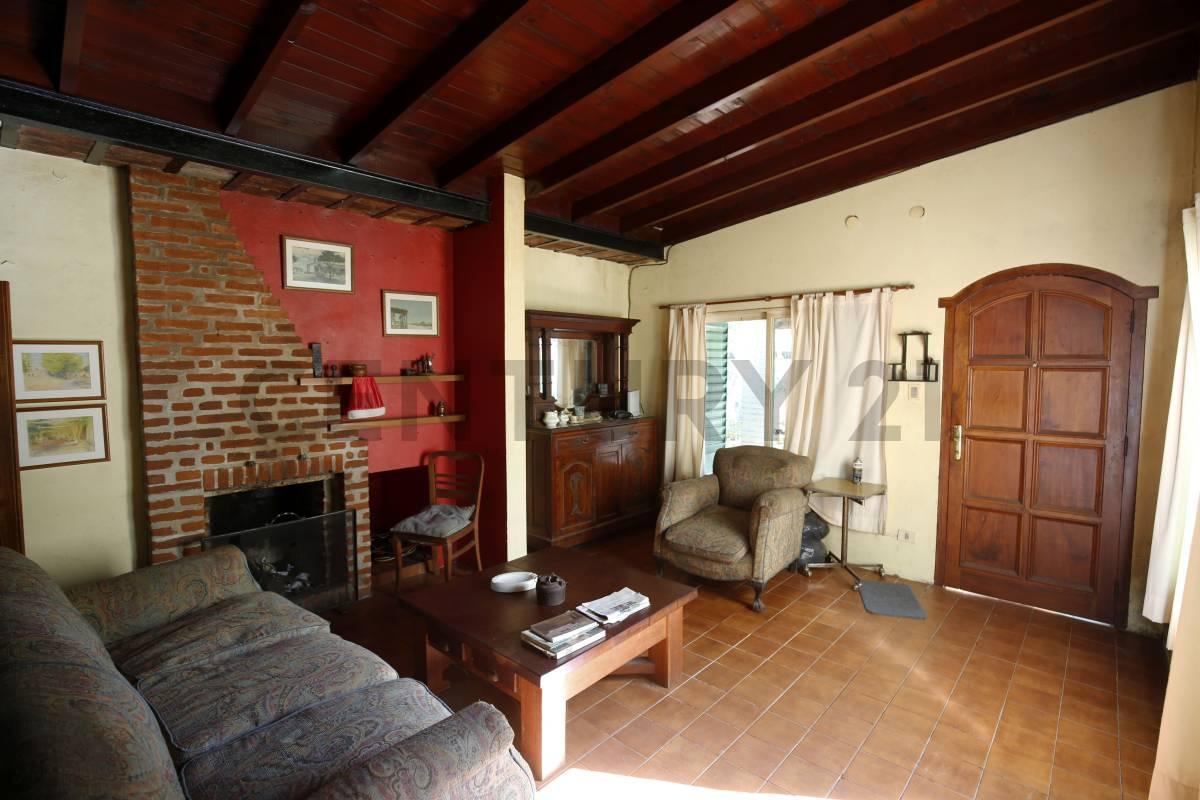 Casa en venta a reciclar en City Bell La Plata