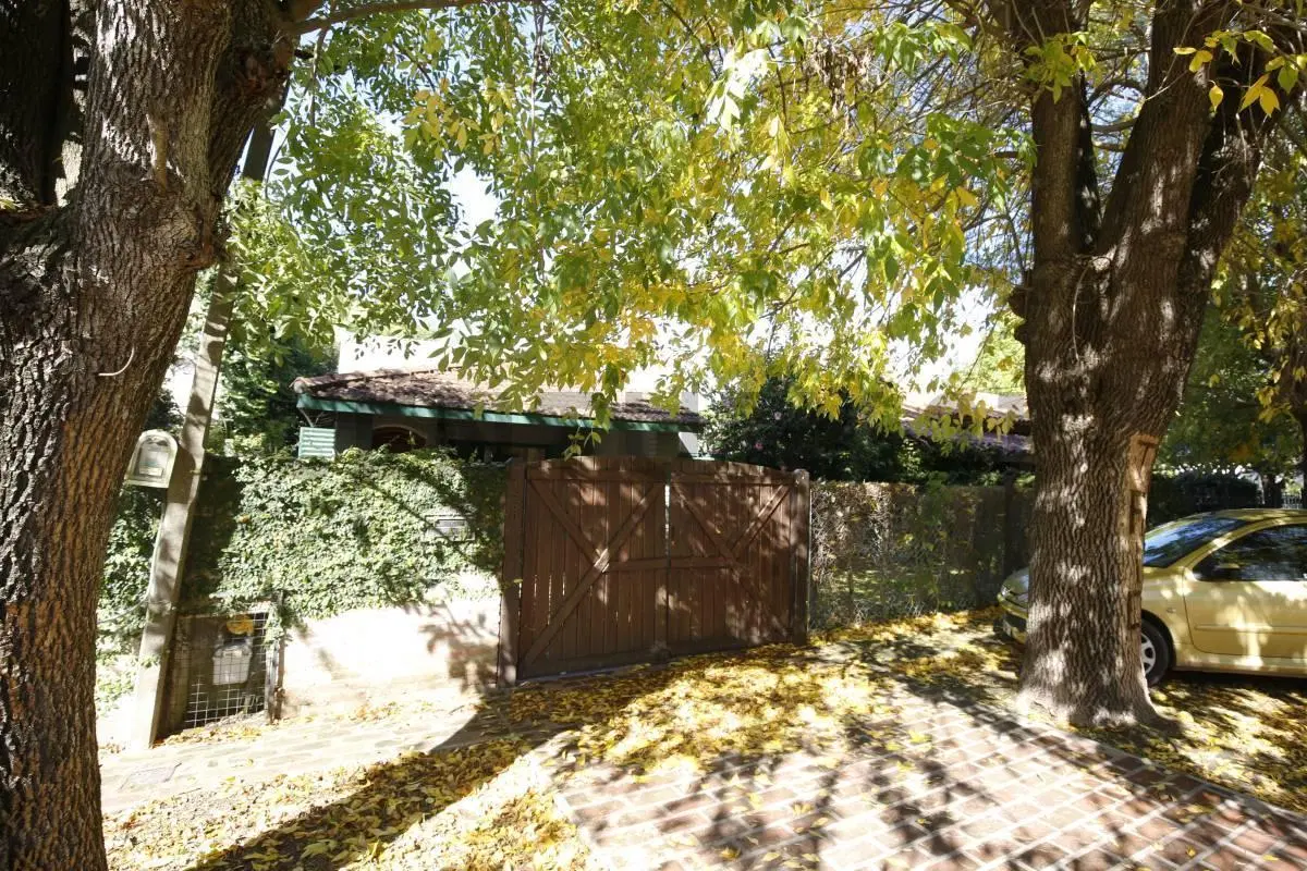 Casa en venta a reciclar en City Bell La Plata 2