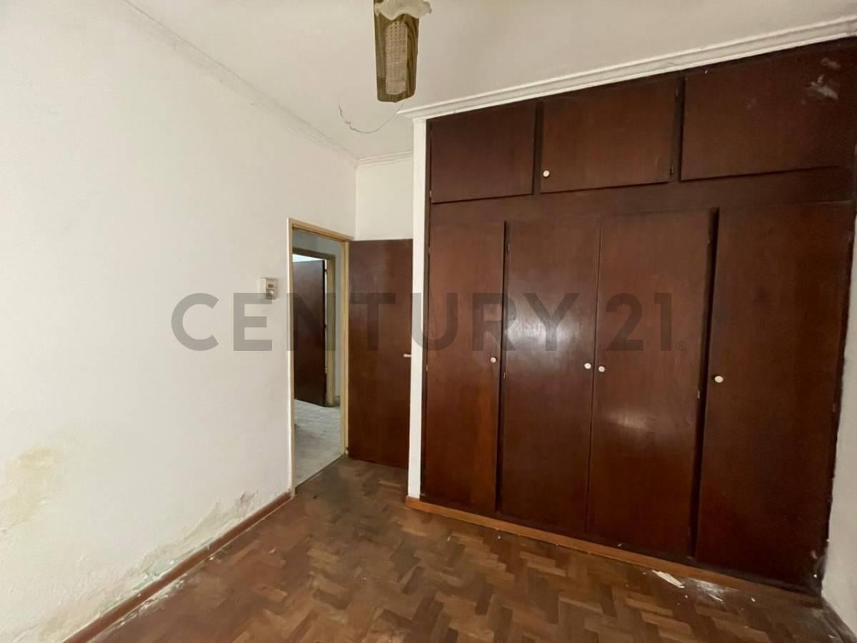 Casa en venta en La Plata tipo PH a refaccionar