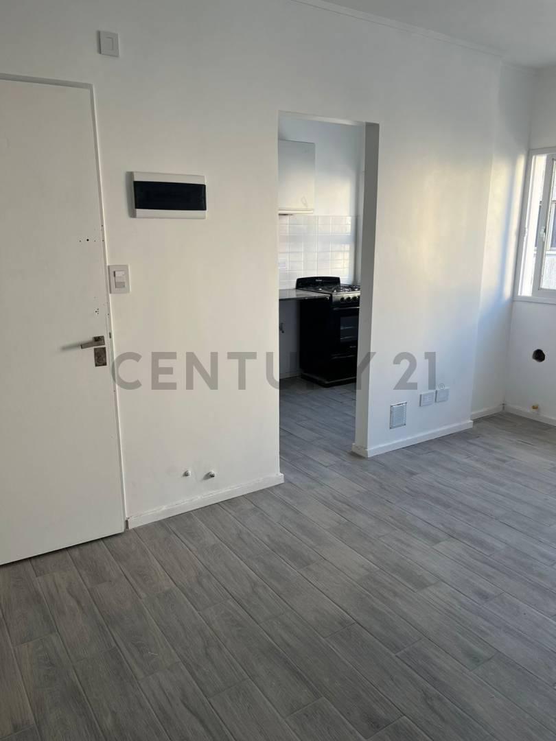 Foto de Departamento en venta en La Plata de 1 dormitorio refaccionado, imagen 2