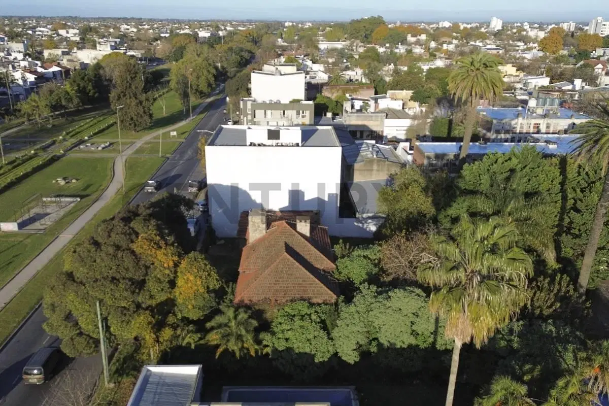 Lotes en venta en La Plata sobre Av 72 2
