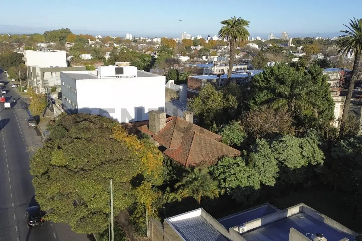 Lotes en venta en La Plata sobre Av 72 5