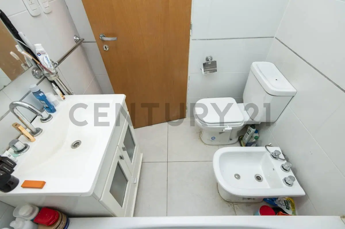 DEPARTAMENTO EN VENTA EN LA PLATA SEMIPISO DE 1 DORMITORIO CON BALCÓN Y COCHERA 3