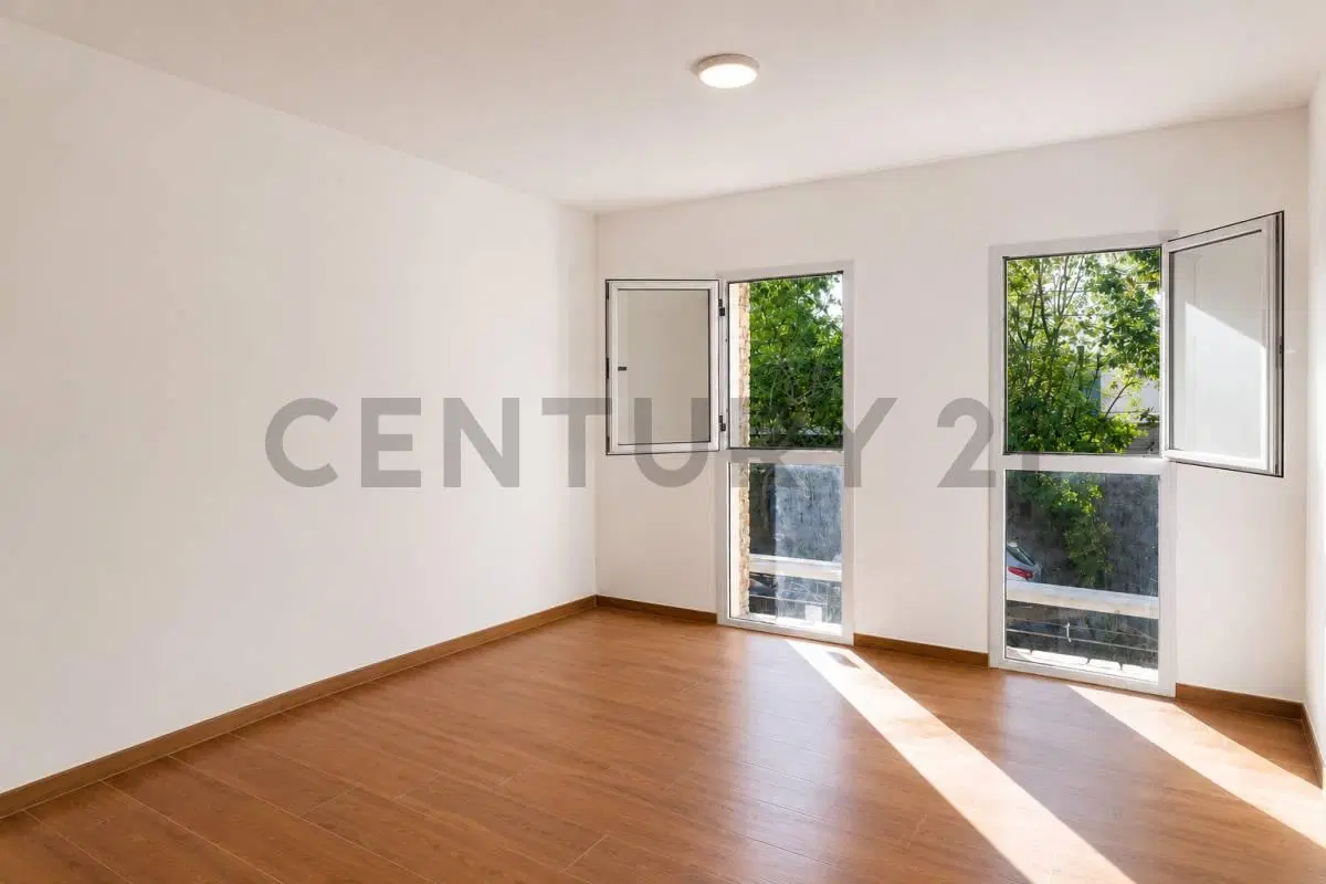 CASA EN VENTA EN CITY BELL TIPO DUPLEX APTA BANCO 8
