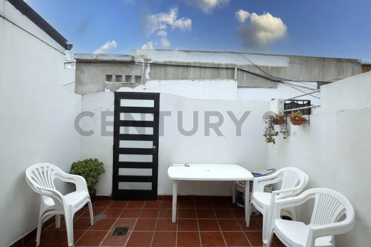 VENTA DE PH 1 DORMITORIO Y PATIO EN CALLE 55 E 23 Y 24 5