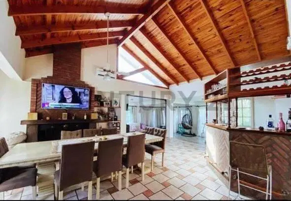 CASA EN VENTA EN CITY BELL DE 4 DORMITORIOS 3