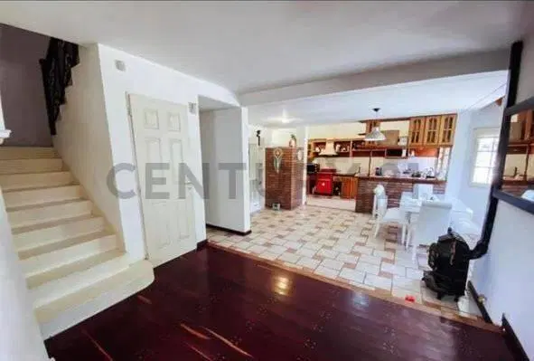 CASA EN VENTA EN CITY BELL DE 4 DORMITORIOS 2