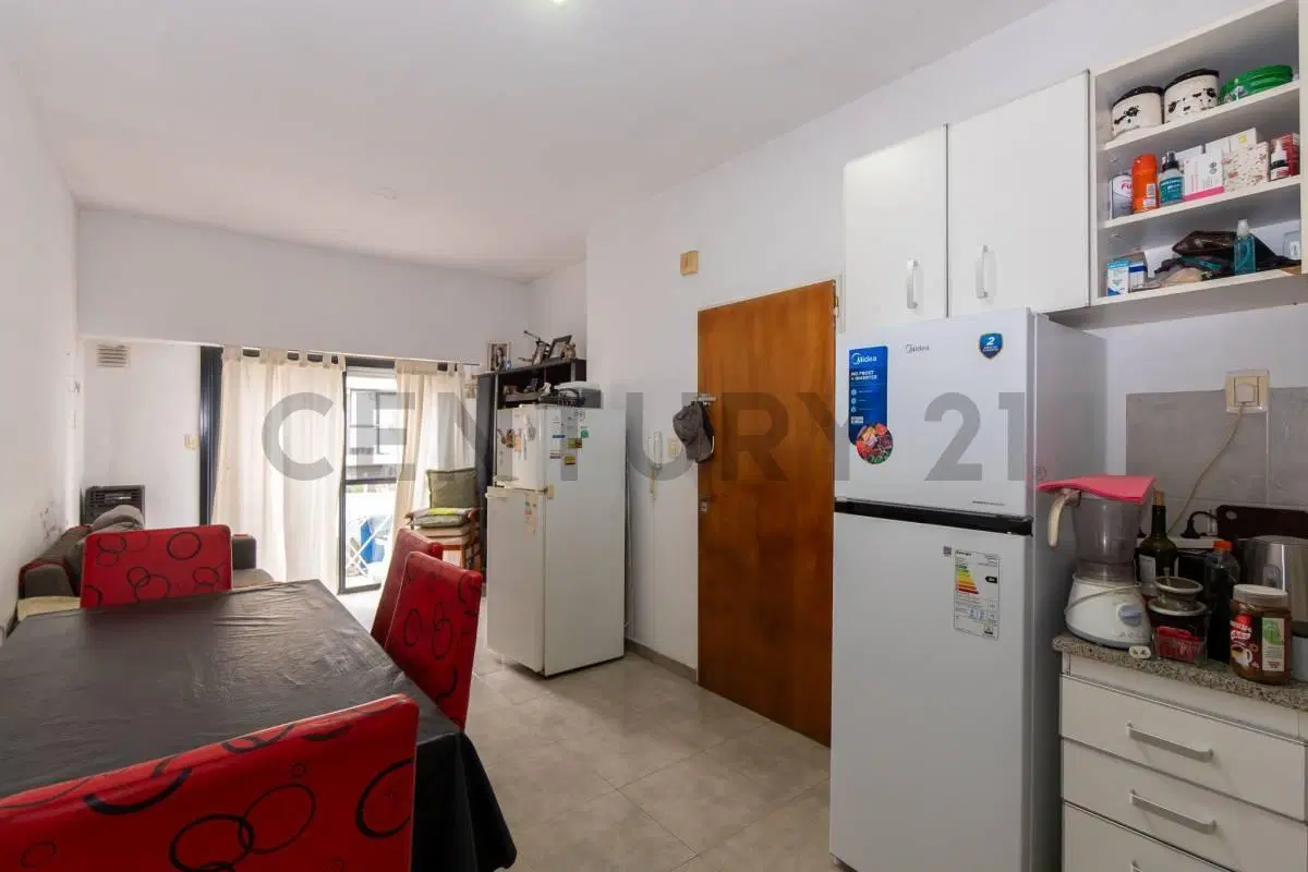 Departamento en venta en La Plata de un dormitorio con balcon al frente 2