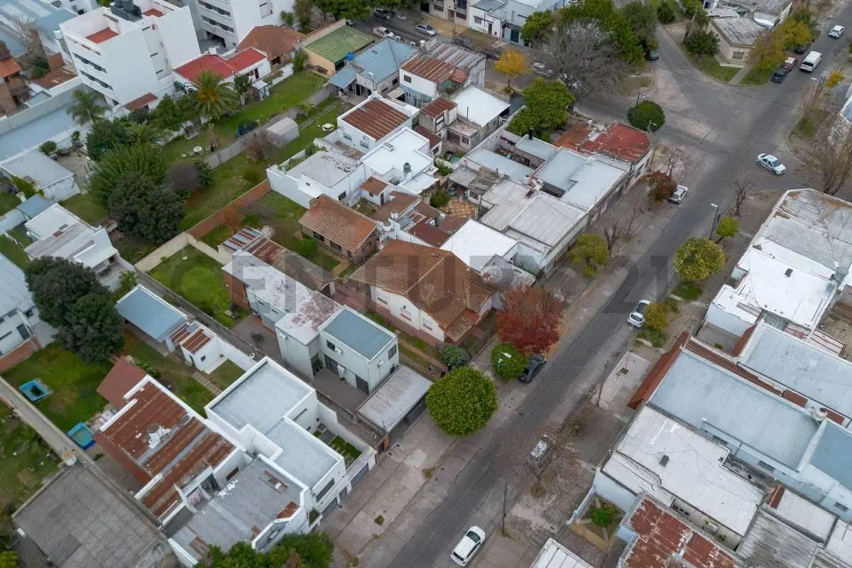 Lote con casa a demoler 2