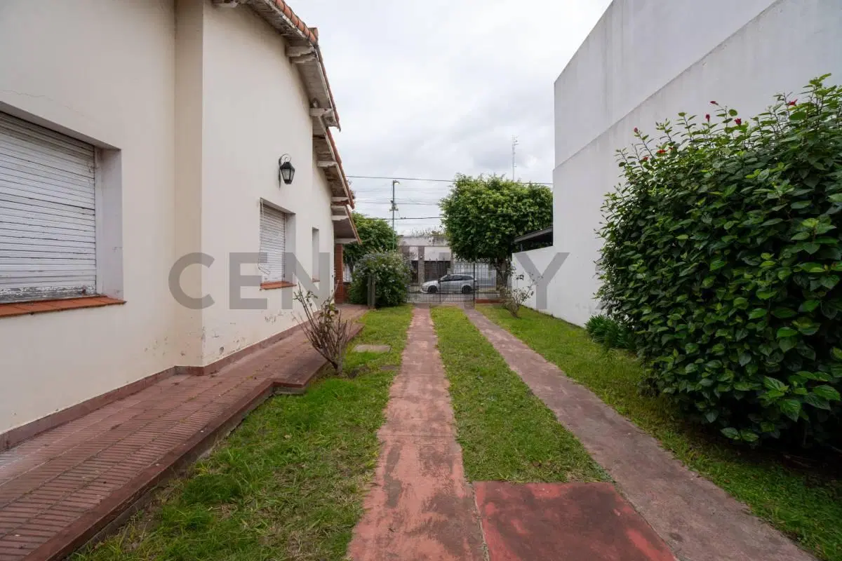 Lote con casa a demoler 5