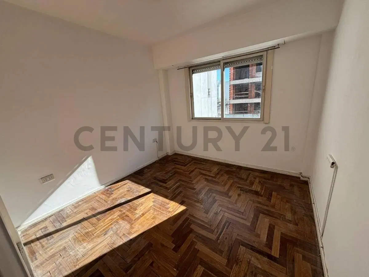 Departamento en alquiler en La Plata de dos dormitorios con balcón 3