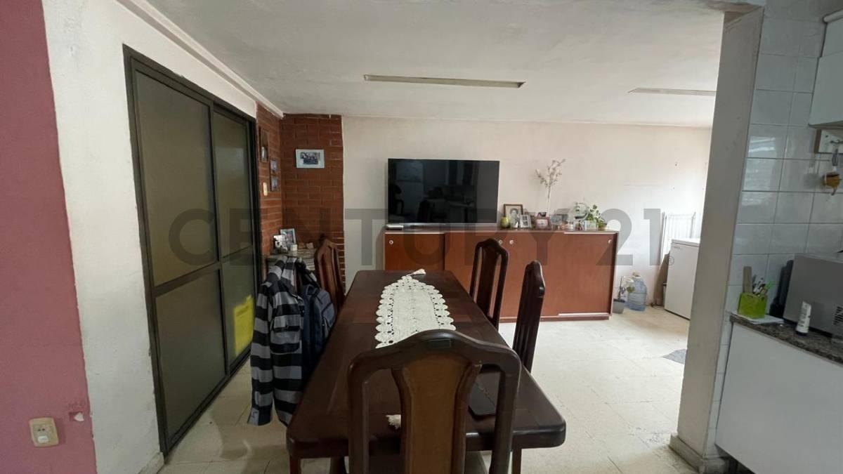 Foto de Casa en venta 3 dormitorios cochera y patio zona Facultades, imagen 3