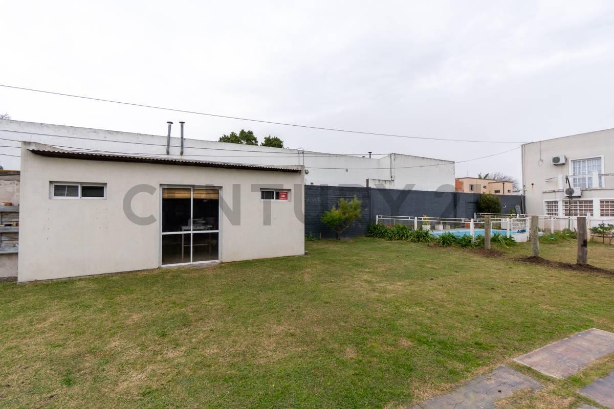 Foto de casa en venta 3 dormis con verde en LA PLATA, imagen 3