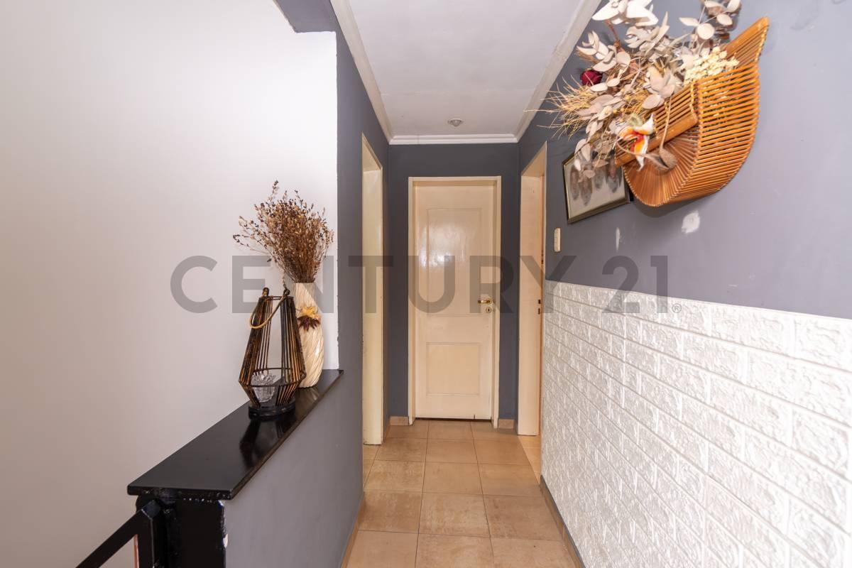 Foto de casa en venta 3 dormis con verde en LA PLATA, imagen 2