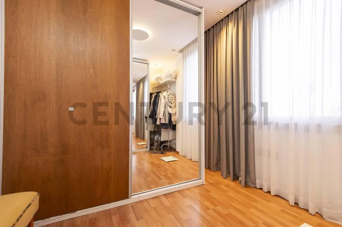 Casas de categoría en venta en La Plata 4