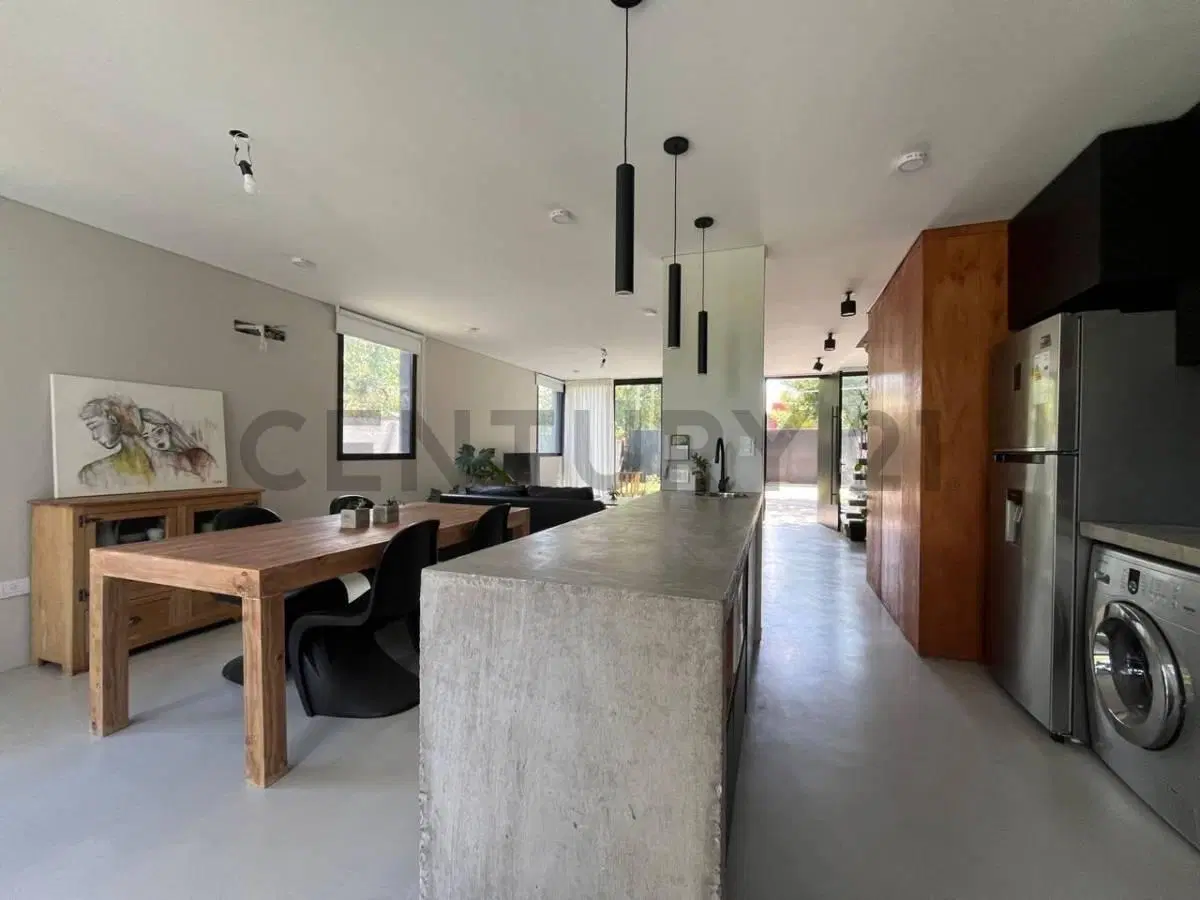CASA EN ALQUILER EN CITY BELL. 3 DORMITORIOS 2
