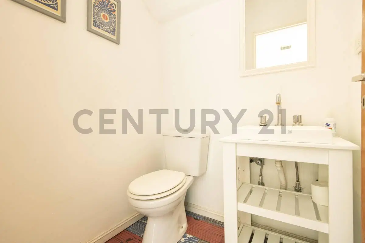 CASA EN VENTA CITY BELL 2 DORMITORIOS 4