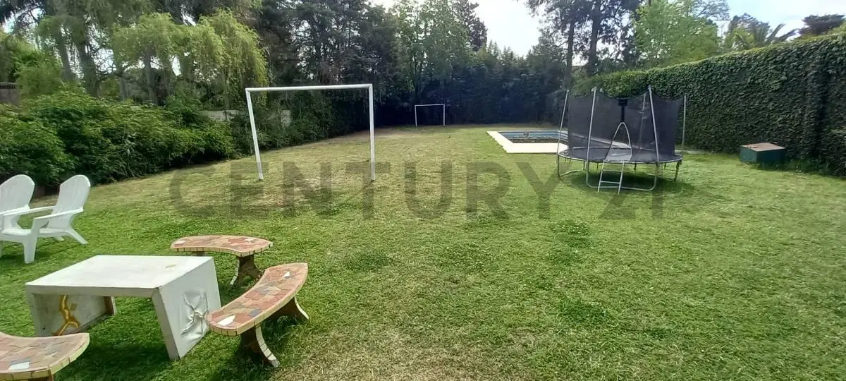 CASA EN VENTA EN CITY BELL CON 1260 MTS DE LOTE 3