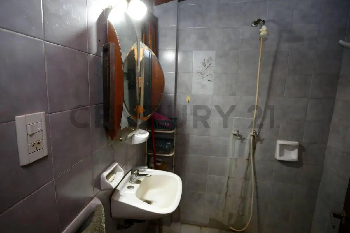 Casa de 3 Dormitorios con Parque, Pileta y Quincho en Gonnet - Venta 4