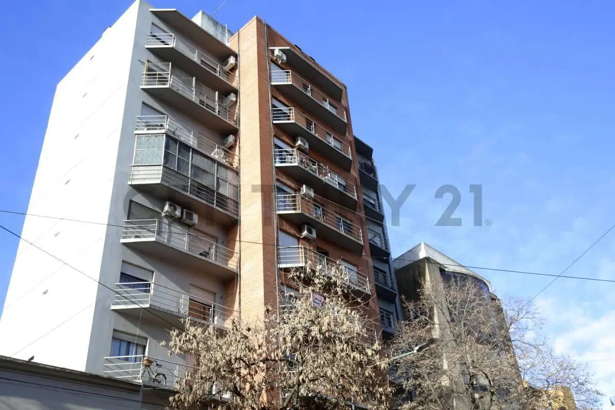 Departamento en venta de dos dormitorio con balcón y cochera APTO BANCO 5