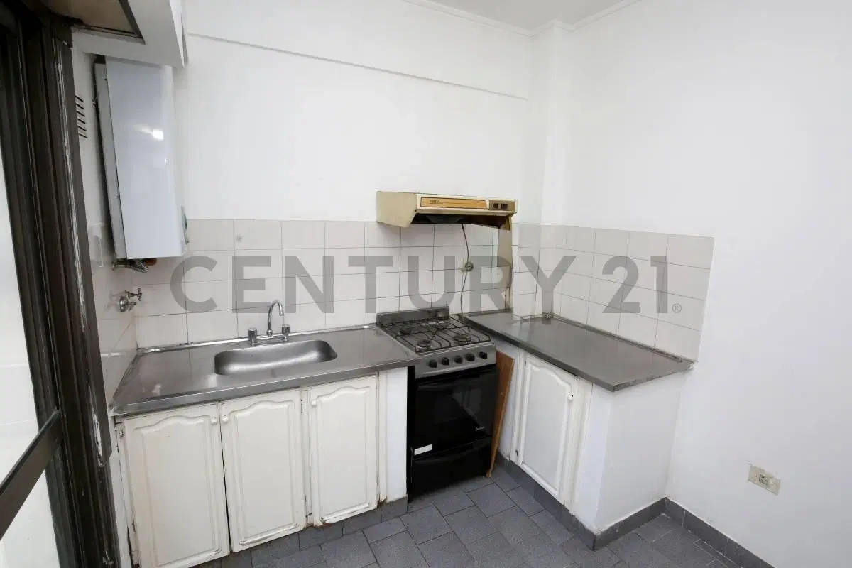 Departamento en venta de dos dormitorio con balcón y cochera APTO BANCO 4