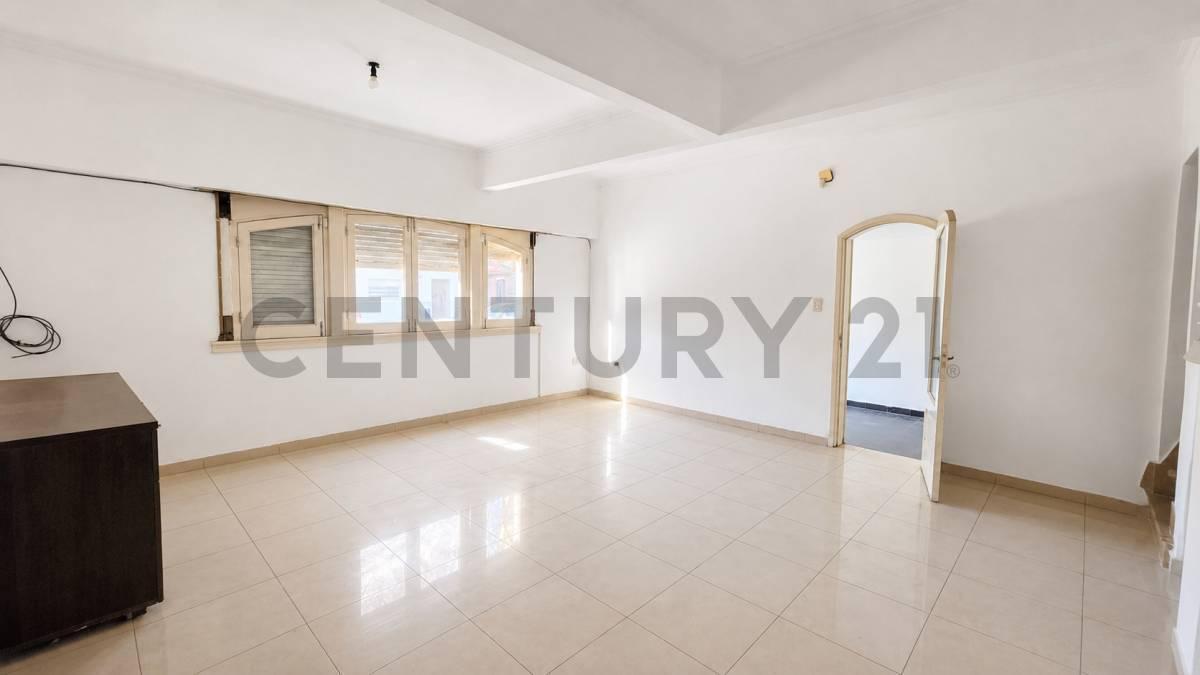 Foto de Casa de 3 dormitorios con parque y pileta, imagen 3