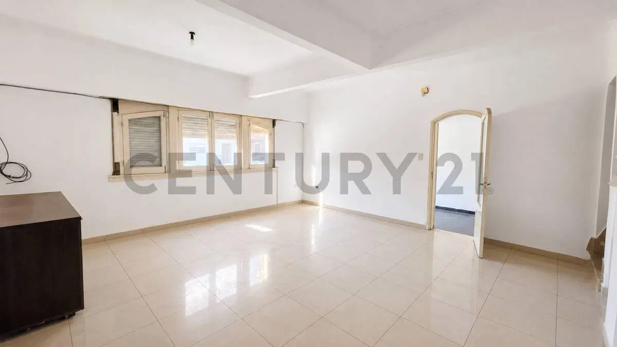 Casa de 3 dormitorios con parque y pileta 3