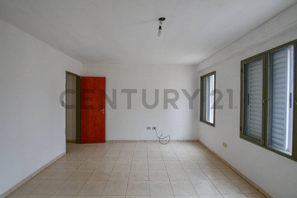 Foto de Departamento en venta en La Plata de 2 dormitorios y baulera, imagen 5