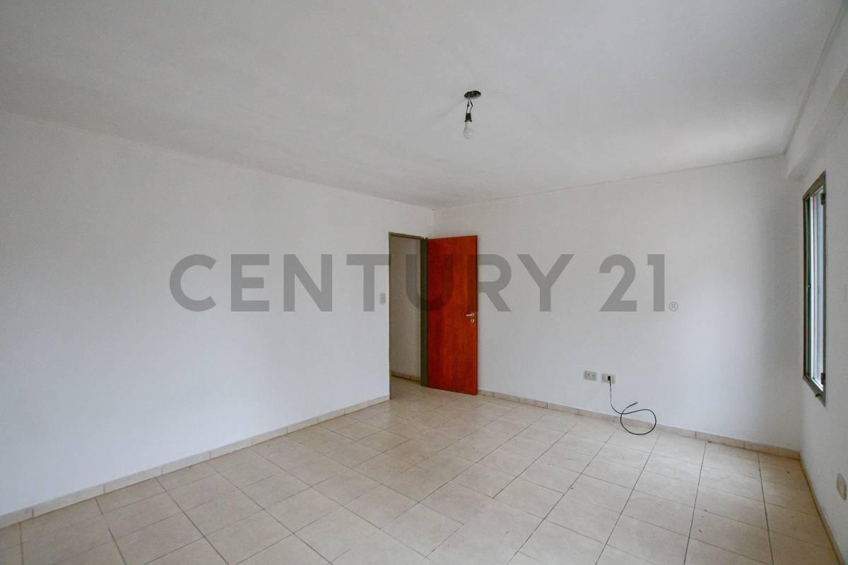 Foto de Departamento en venta en La Plata de 2 dormitorios y baulera, imagen 4