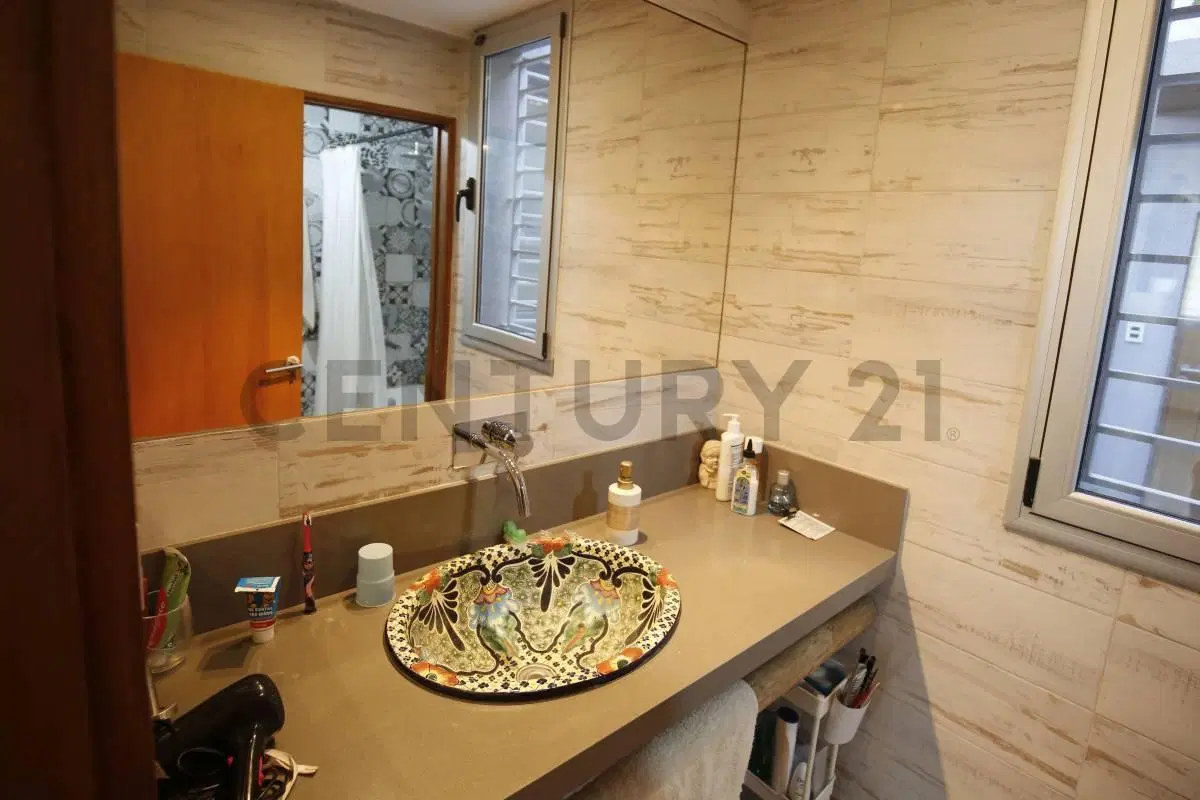 Casa en venta de dos dormitorios en City Bell 5