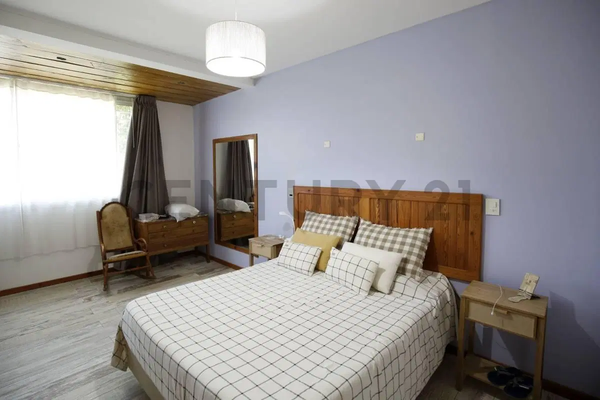 Casa en venta de dos dormitorios en City Bell 4