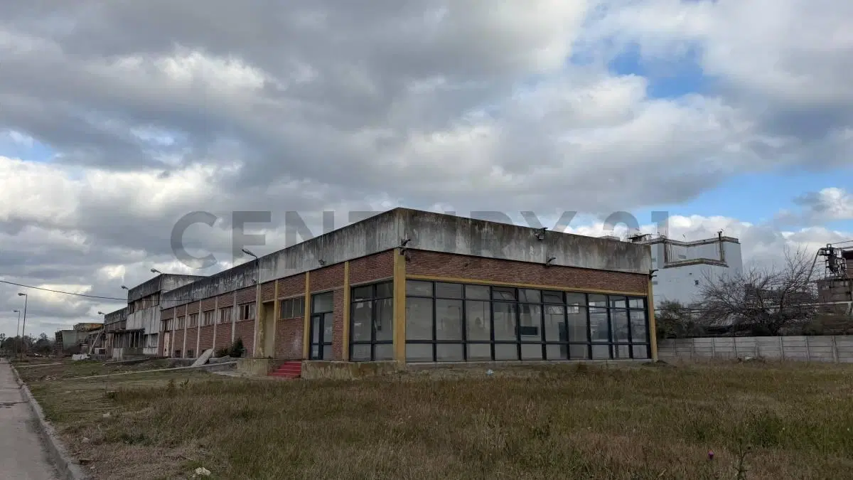 LOTE GALPON INDUSTRIAL EN ALQUILER EN LA PLATA 2