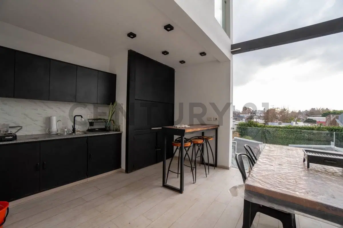 DEPARTAMENTO EN VENTA EN LA PLATA CON LOCAL DE 3 DORMITORIOS 4