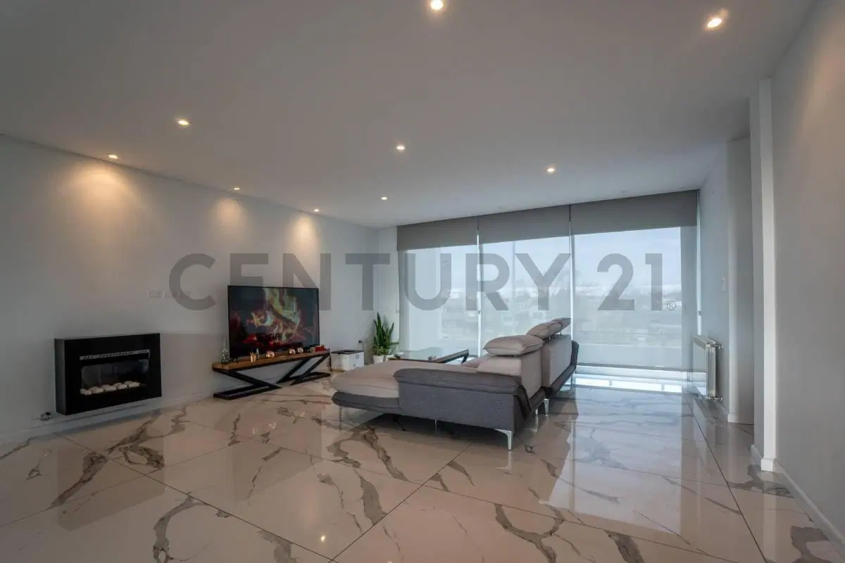 DEPARTAMENTO EN VENTA EN LA PLATA CON LOCAL DE 3 DORMITORIOS 2