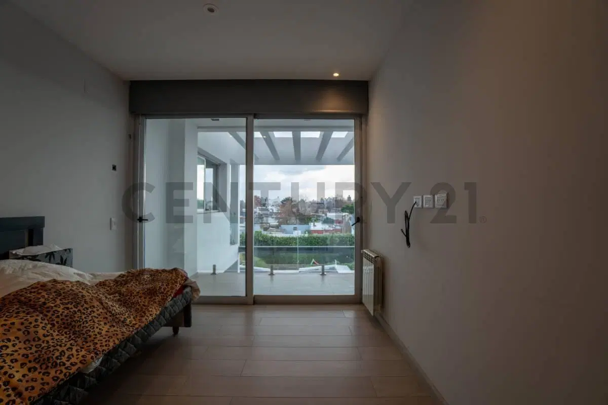 LOCAL EN VENTA EN LA PLATA CON DEPARTAMENTO CATEGORIA DE 3 DORMITORIOS 8
