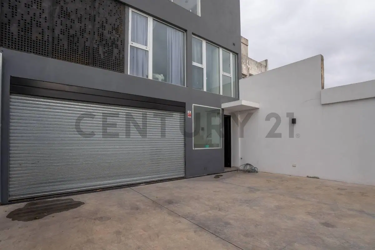 LOCAL EN VENTA EN LA PLATA CON DEPARTAMENTO CATEGORIA DE 3 DORMITORIOS 4