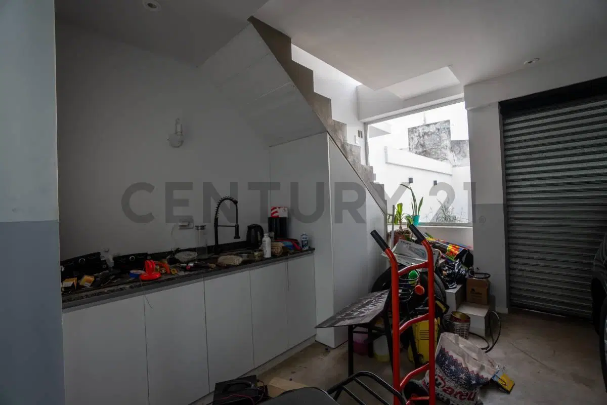 LOCAL EN VENTA EN LA PLATA CON DEPARTAMENTO CATEGORIA DE 3 DORMITORIOS 5
