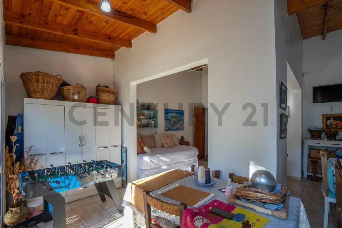 CASA EN VENTA EN LA PLATA - 3 DORMITORIOS + ESCRITORIO - COCHERA 8