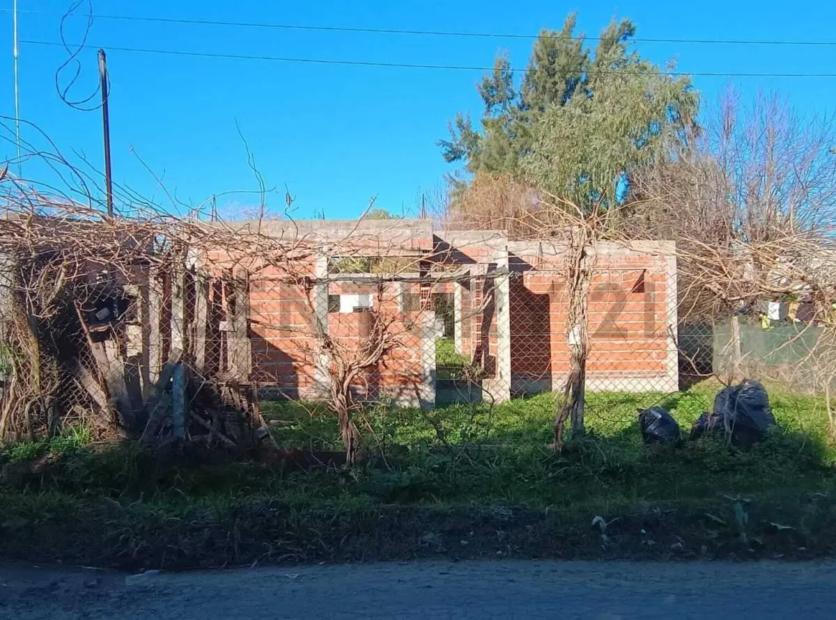 Lote en venta en Gorina con construcción existente 3
