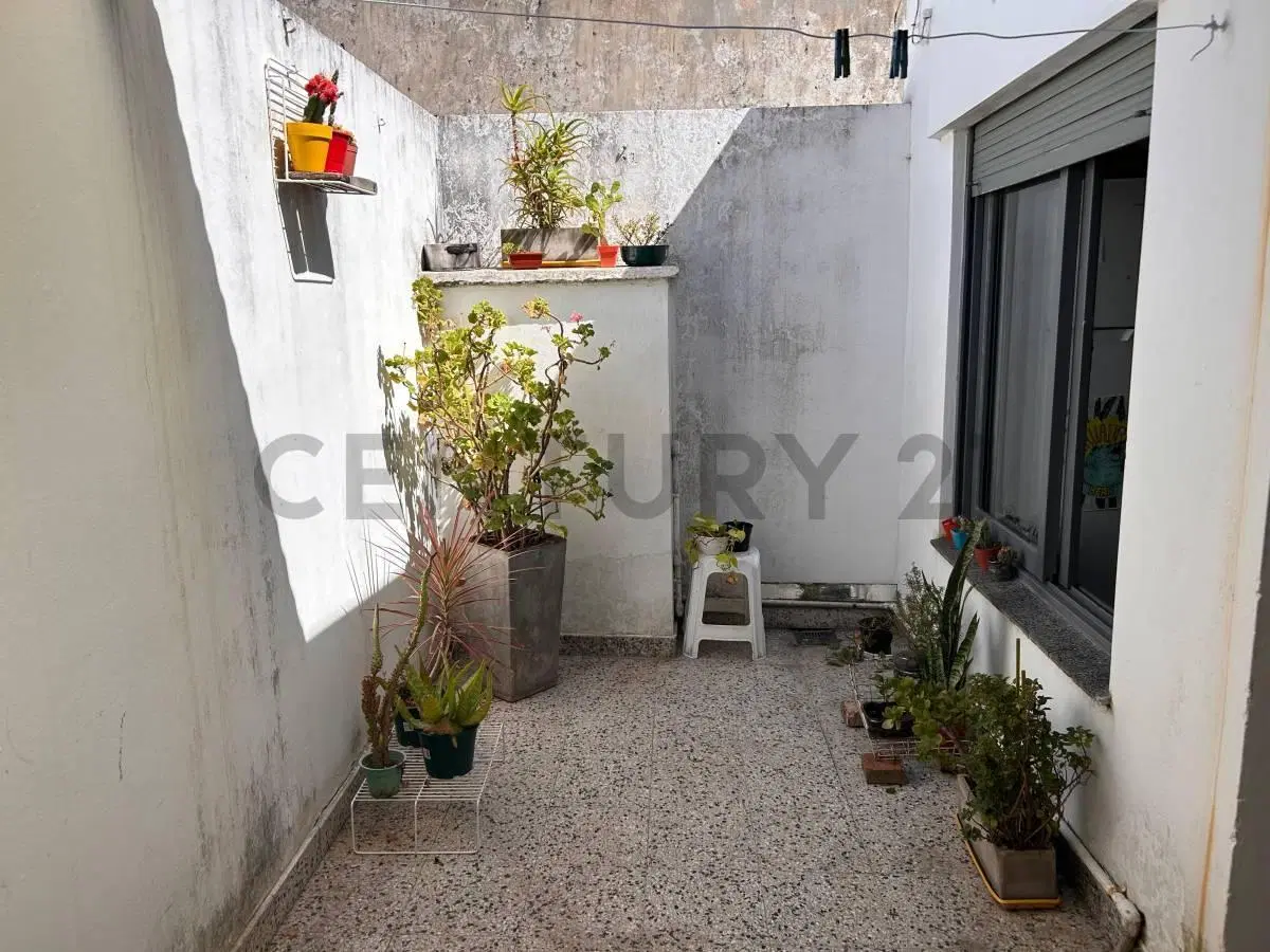 Departamento en alquiler de 1 dormitorio con patio en La Plata 5
