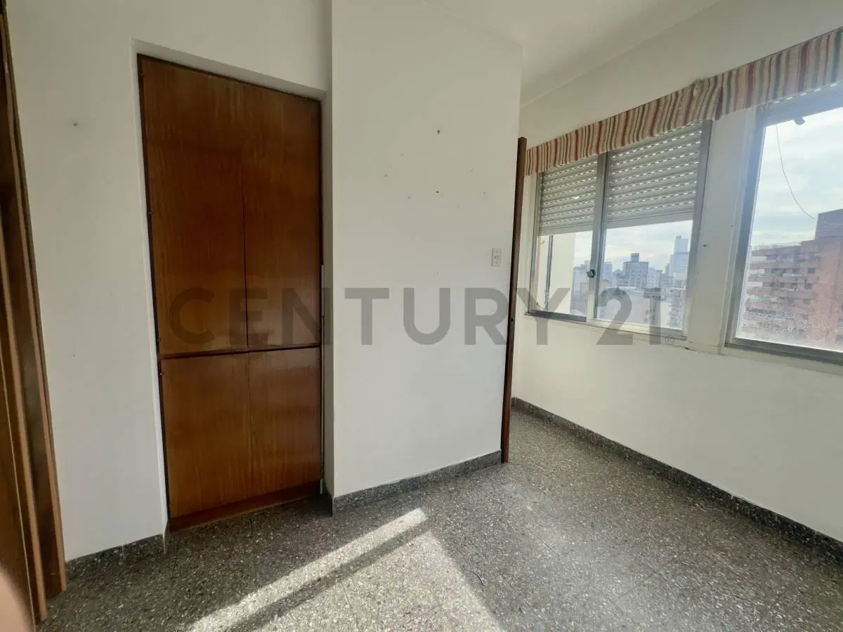 Departamento en VENTA tres dom. con balcón - La Plata 5
