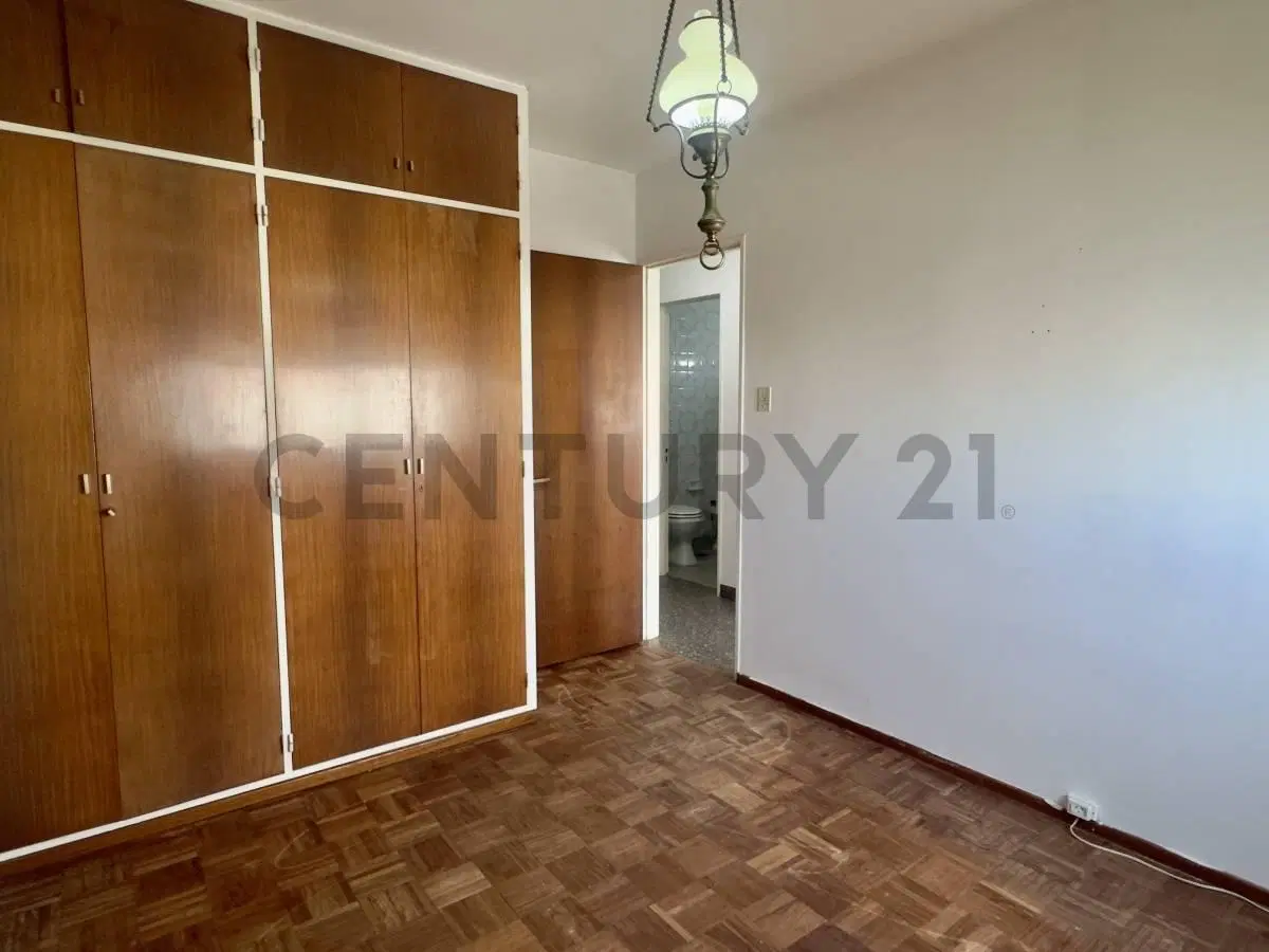 Departamento en VENTA tres dom. con balcón - La Plata 8