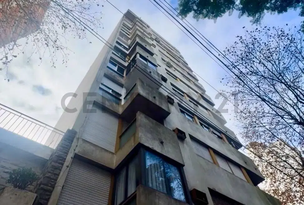 Departamento en VENTA tres dom. con balcón - La Plata 2