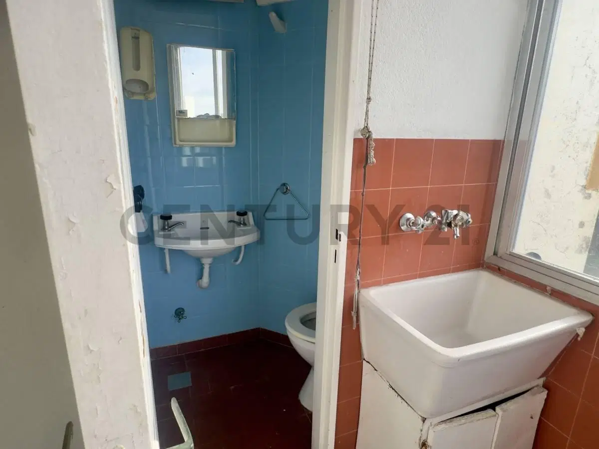 Departamento en VENTA tres dom. con balcón - La Plata 4
