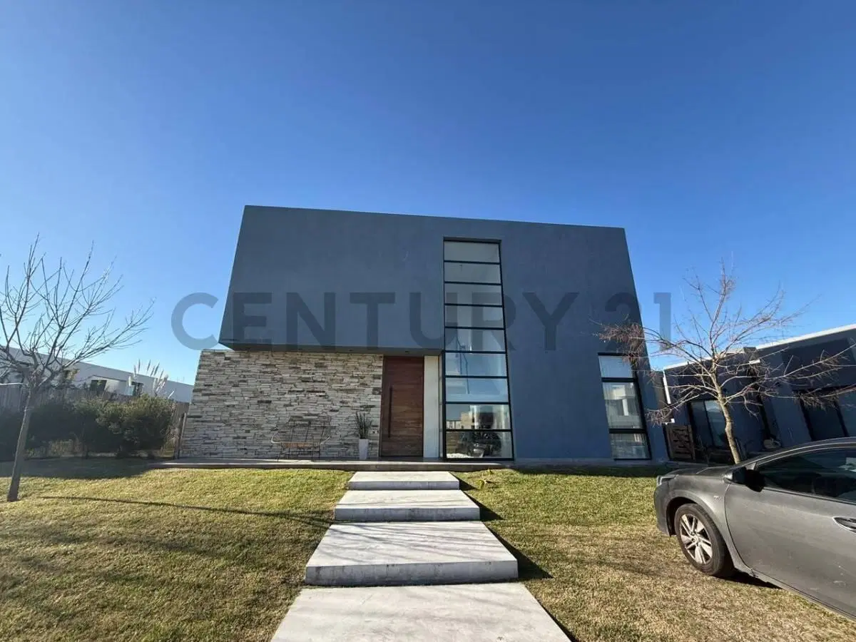 Casa en venta, tres dormitorios y pileta, Magallanes Hudson 2