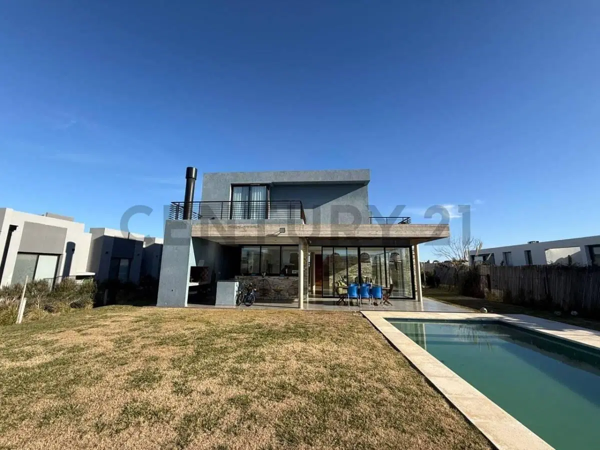 Casa en venta, tres dormitorios y pileta, Magallanes Hudson 8