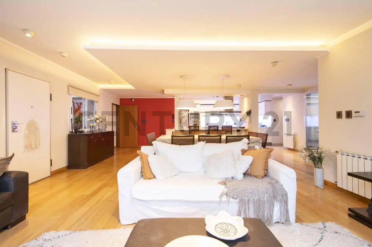 Casa en venta de categoría en Gonnet 4 Dormitorios / 4 Cocheras / Piscina y Quincho 5